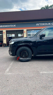 Buy Now 18 INCH FORGED WHEELS RIMS for TOYOTA LAND CRUISER 300 LC300 2025 and upgrade car parts from SIR Tuning at the Best Price. Headlights, Tail lights, Bodykits, Navigations, wheels and more - Fast & Free Shipping within Europe, US & Worldwide.
