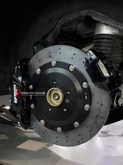 Buy Now CARBON CERAMIC BBK BIG BRAKE KIT for BMW X5 xDRIVE40Li G05 G18 LCI 2023+ and upgrade car parts from SIR Tuning at the Best Price. Headlights, Tail lights, Bodykits, Navigations, BIG BRAKE KIT and more - Fast & Free Shipping within Europe, US & Worldwide.