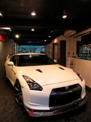 Buy Now CARBON FRONT LIP for NISSAN GT-R R35 2007 - 2016 and upgrade car parts from SIR Tuning at the Best Price. Headlights, Tail lights, Bodykits, Navigations, Body Kit and more - Fast & Free Shipping within Europe, US & Worldwide.
