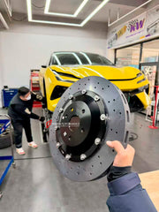 Buy Now FRONT CARBON CERAMIC BBK BIG BRAKE KIT for LOTUS EMEYA 2024+ and upgrade car parts from SIR Tuning at the Best Price. Headlights, Tail lights, Bodykits, Navigations, BIG BRAKE KIT and more - Fast & Free Shipping within Europe, US & Worldwide.