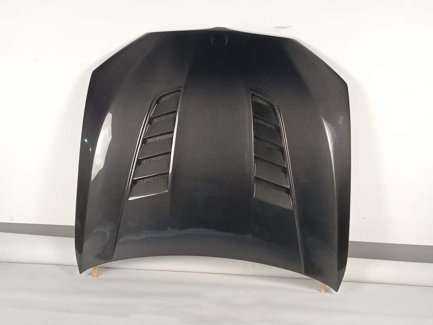 DRY CARBON HOOD for BMW M5 F90 and 5-SERIES G30 G38 | V STYLE