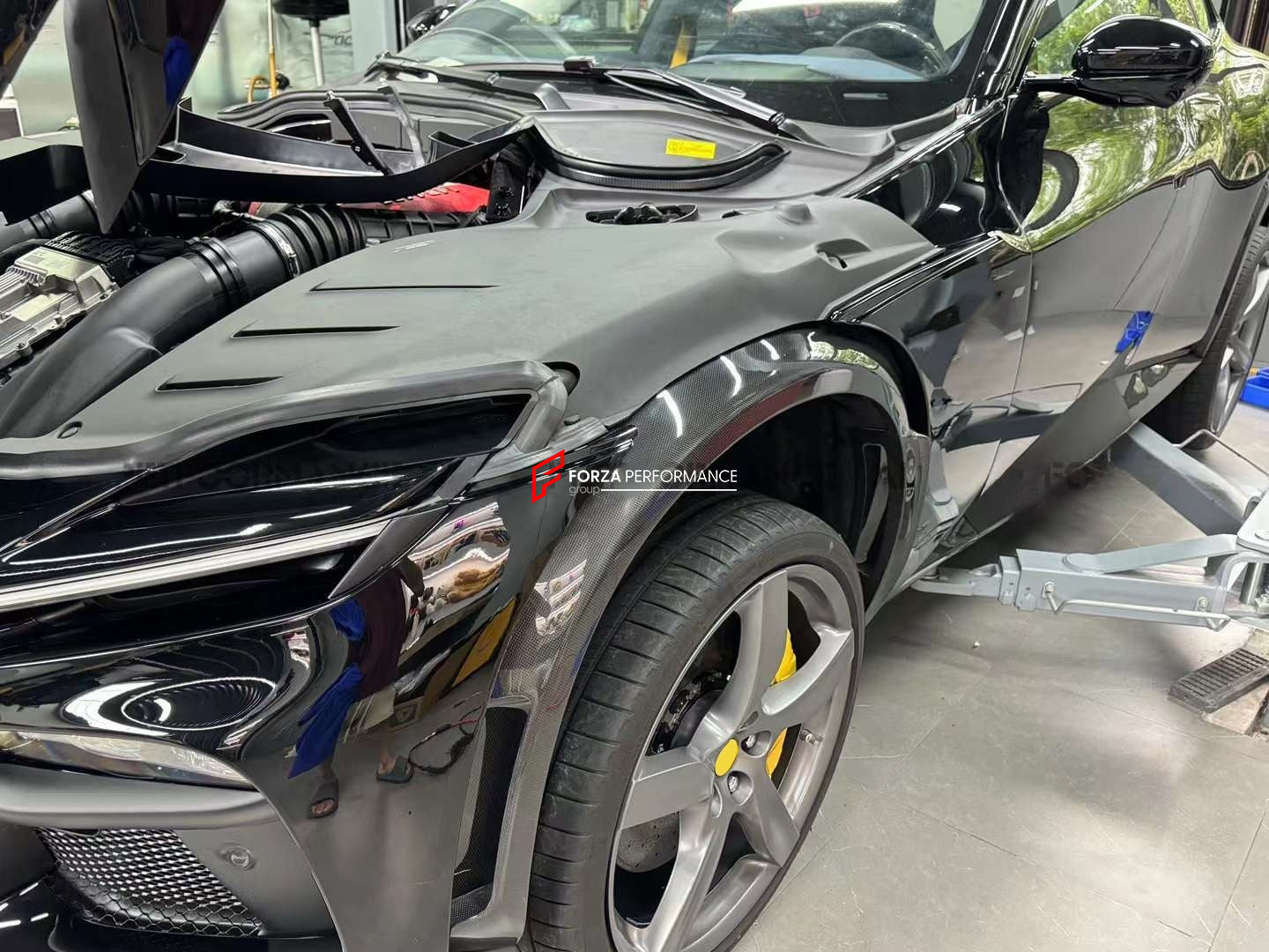 DRY CARBON SIDE FENDERS for FERRARI PUROSANGUE