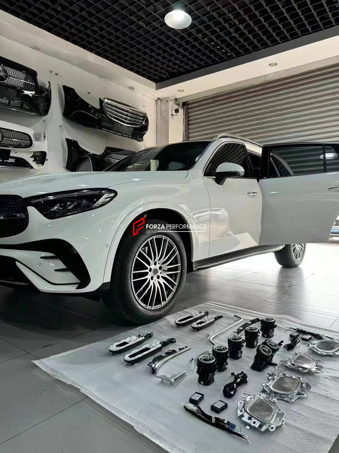 SPEAKER COVERS AND AIR VENTS WITH AMBIENT LIGHTS for MERCEDES-BENZ GLC X254 2022+