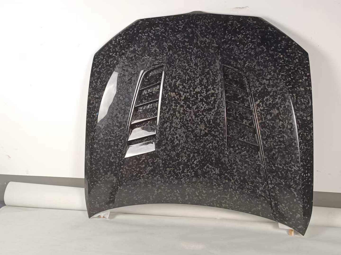 DRY CARBON HOOD for BMW M5 F90 and 5-SERIES G30 G38 | V STYLE