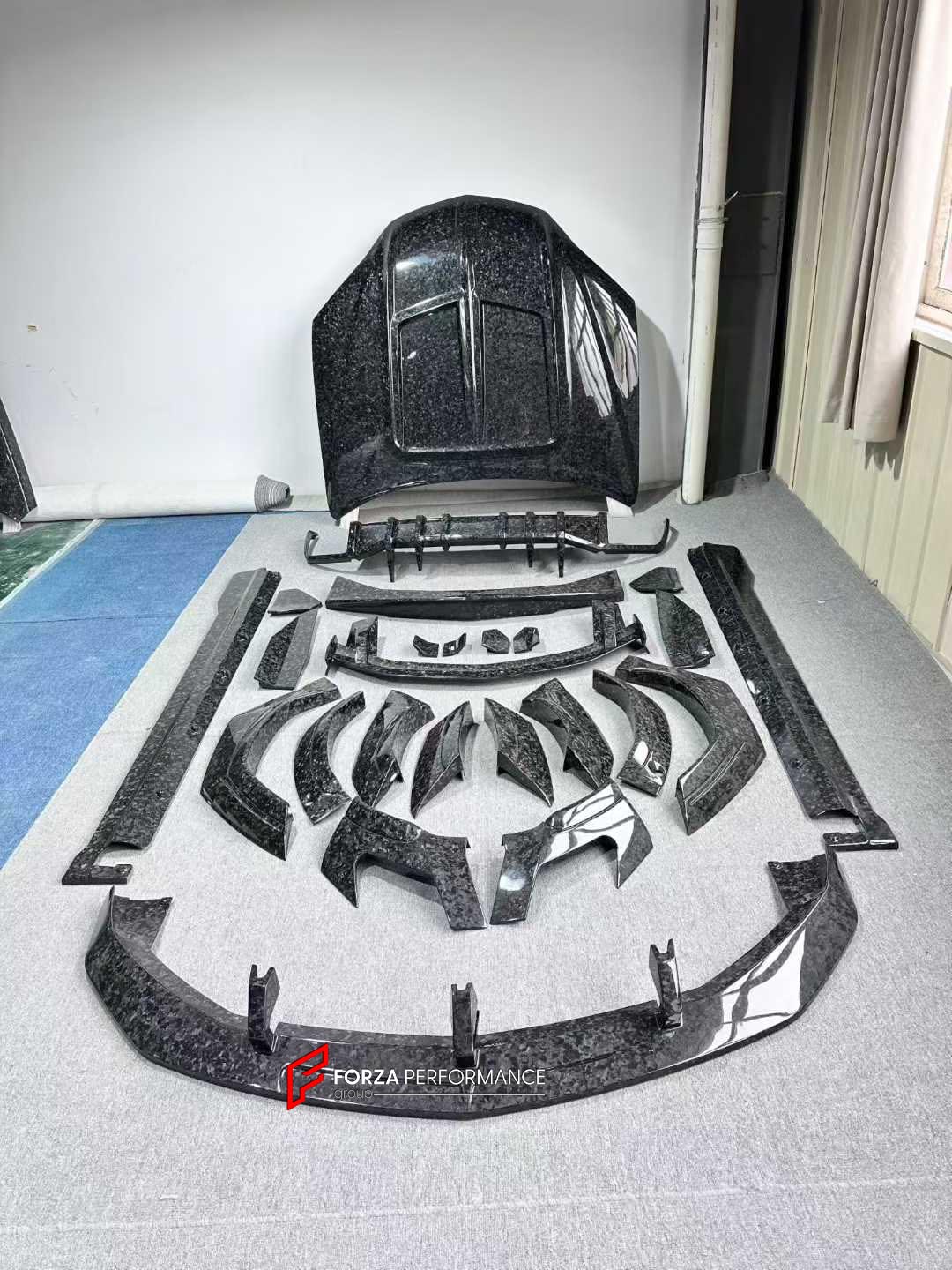 CARBON WIDE BODY KIT for LAMBORGHINI URUS SE FACELIFT 2025+