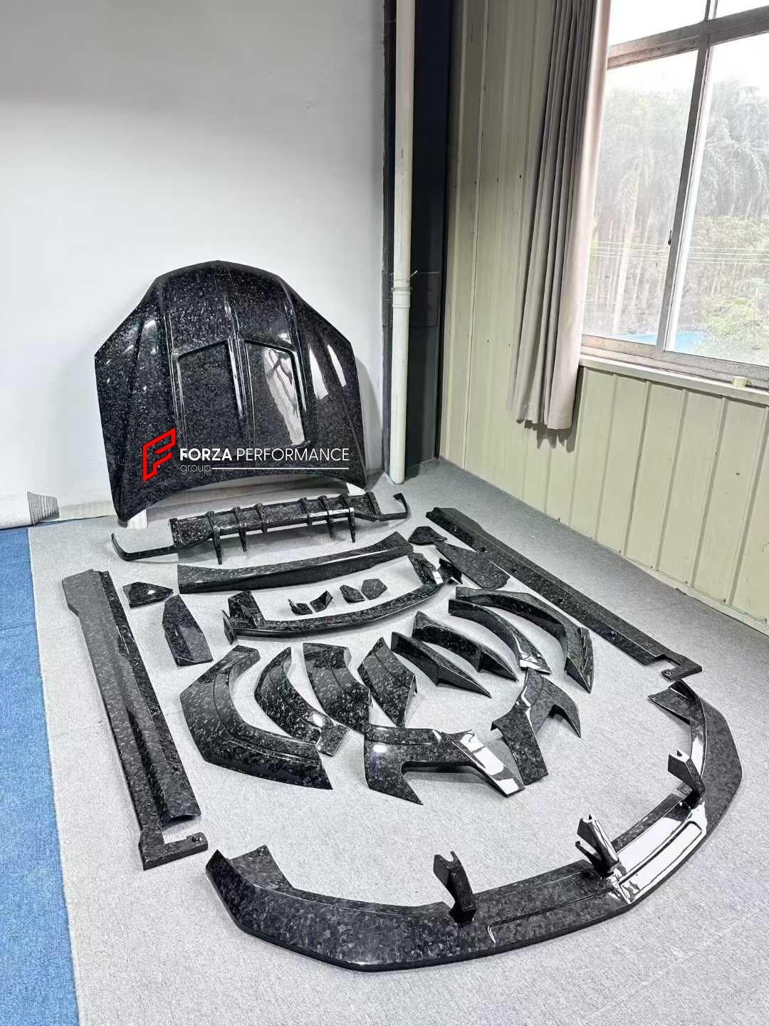 CARBON WIDE BODY KIT for LAMBORGHINI URUS SE FACELIFT 2025+