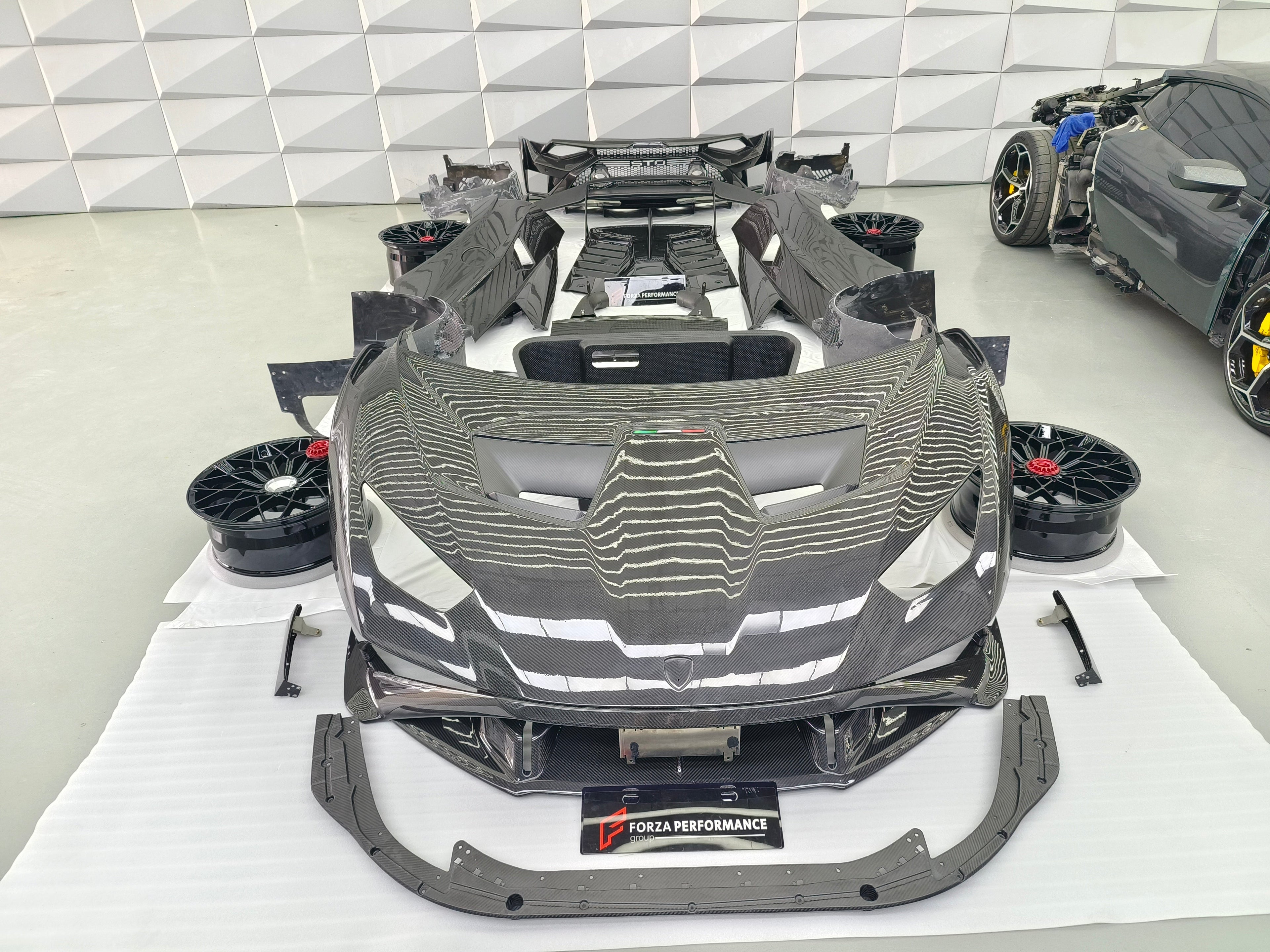 DRY CARBON CONVERSION BODY KIT for LAMBORGHINI HURACAN to HURACAN STO
