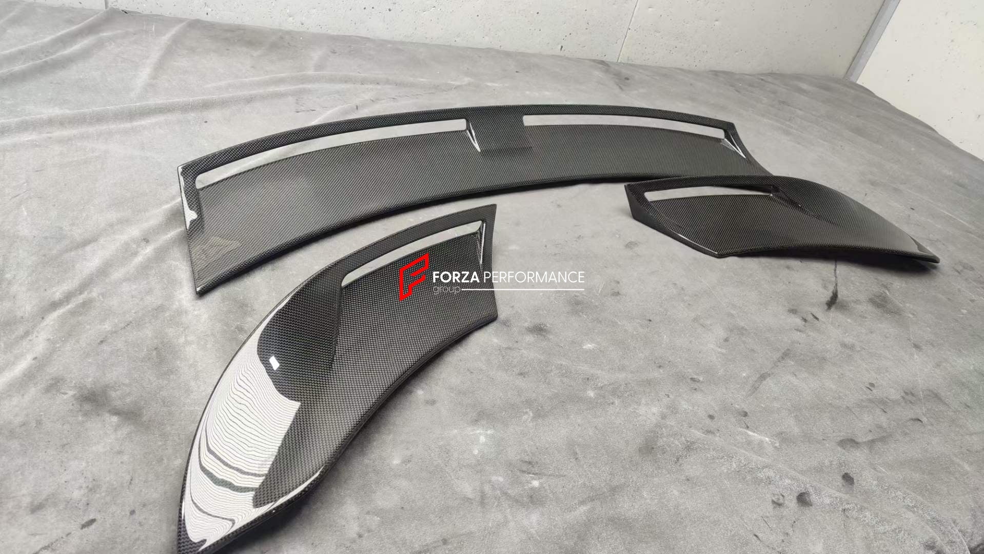DRY CARBON REAR SPOILER for FERRARI ROMA