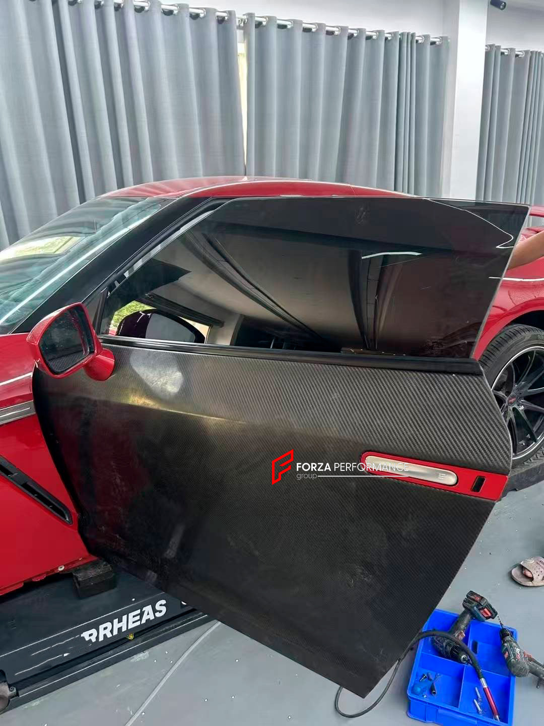 DRY CARBON REPLACEMENT DOORS for NISSAN GT-R R35 2007+
