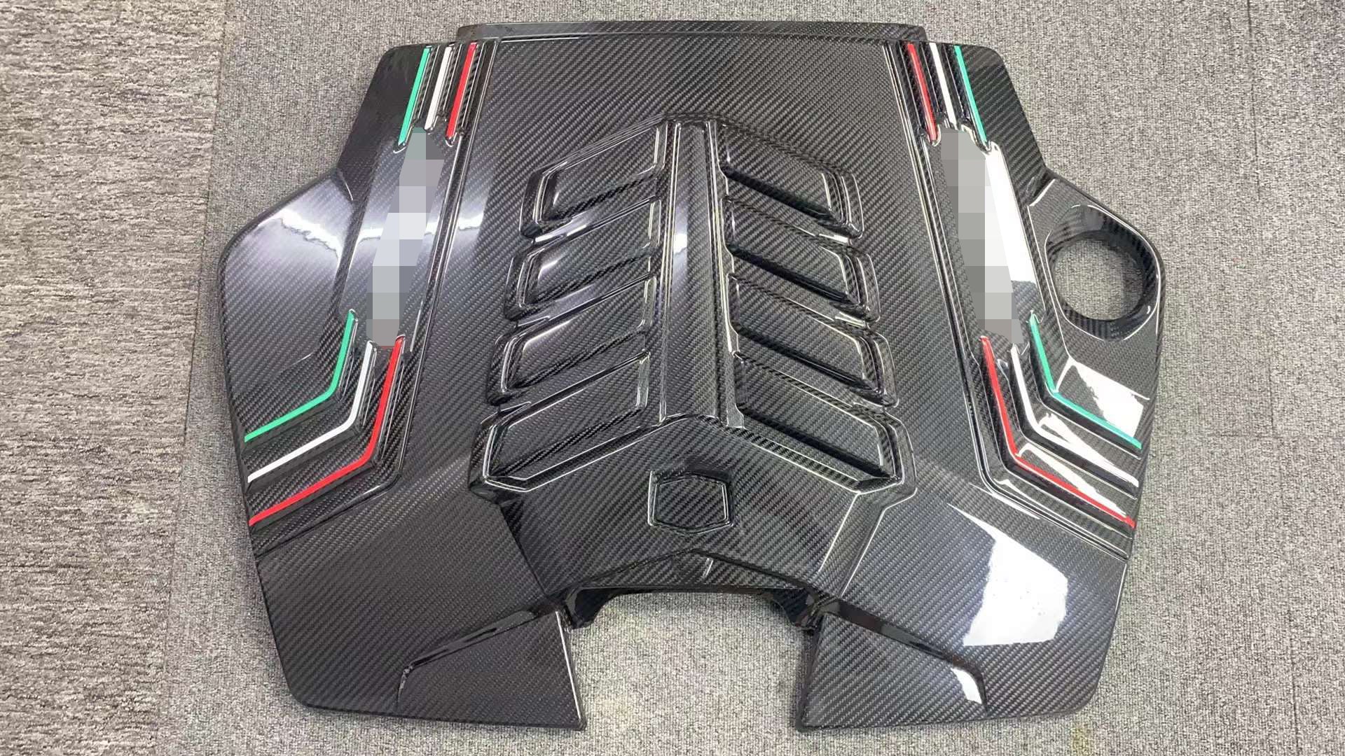 CARBON ENGINE COVER FOR LAMBORGHINI URUS 2018+