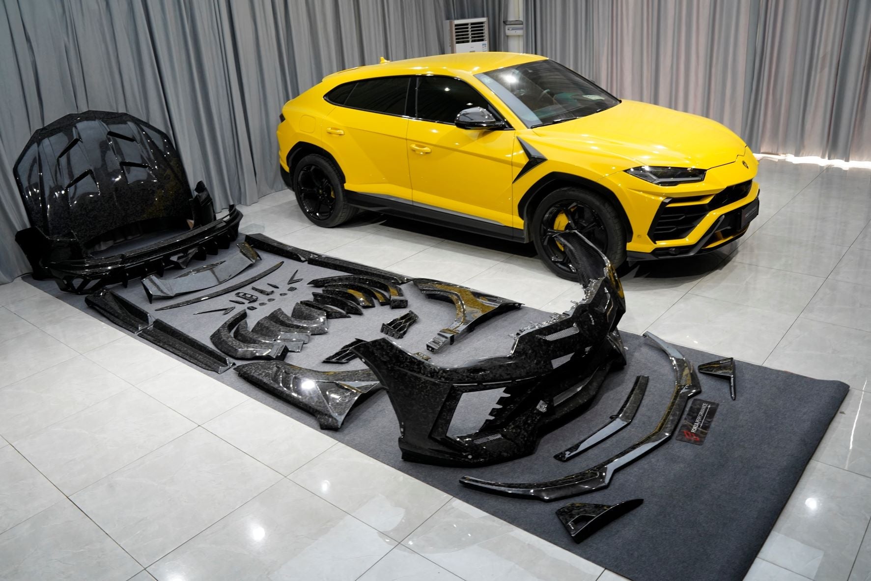 FORGED CARBON WIDE BODY KIT FOR LAMBORGHINI URUS 2017+