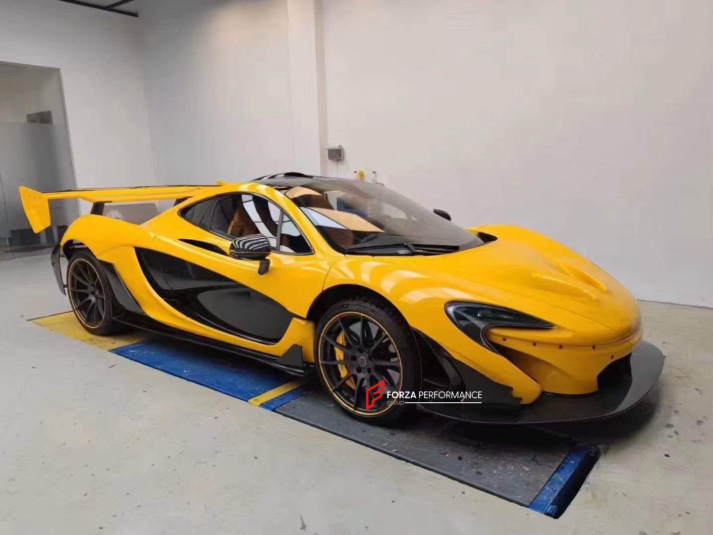 CONVERSION UPGRADE DRY CARBON BODY KIT for MCLAREN 650S 2014 - 2017 upgrade to P1