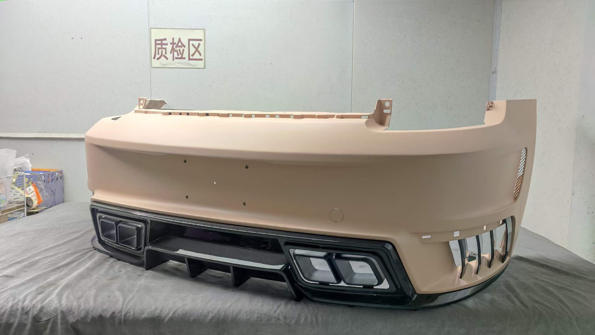 DRY CARBON REAR BUMPER FOR PORSCHE 992 CARRERA 2018+